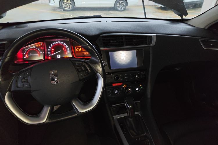 Used DS 6 2014 1.6T Luxury Edition THP160 Center Console