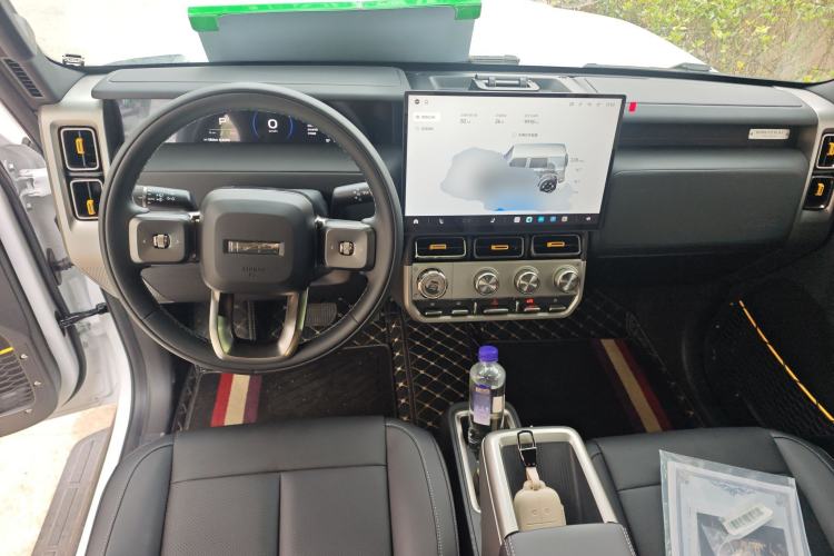 Used iCAR V23 2026 Model 401 Two-Wheel Drive Super Sports Edition Center Console