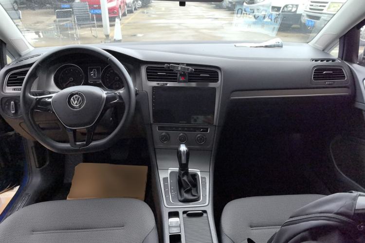 Used Volkswagen Golf 2015 1.4TSI Automatic Comfort Model Center Console