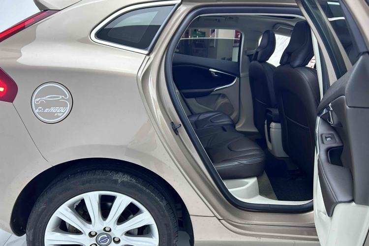 Used Volvo V40 2013 2.0T Zhiya Edition
