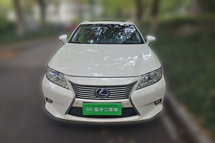 Used Lexus ES 2014 300h Elite Edition
