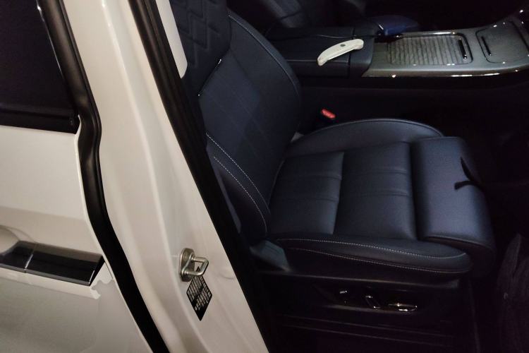 Used GAC Trumpchi Xiangwang M8 2025 Kunkun Series Max Luxury Cabin
