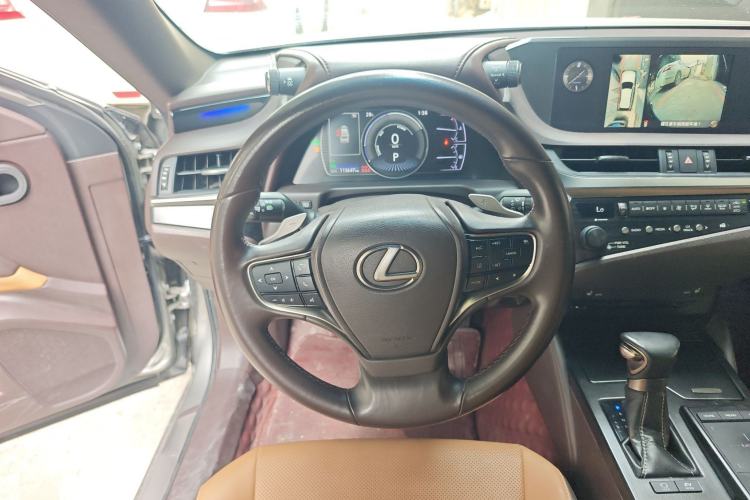 Used Lexus ES 2018 300h Premier Edition China V Standard

