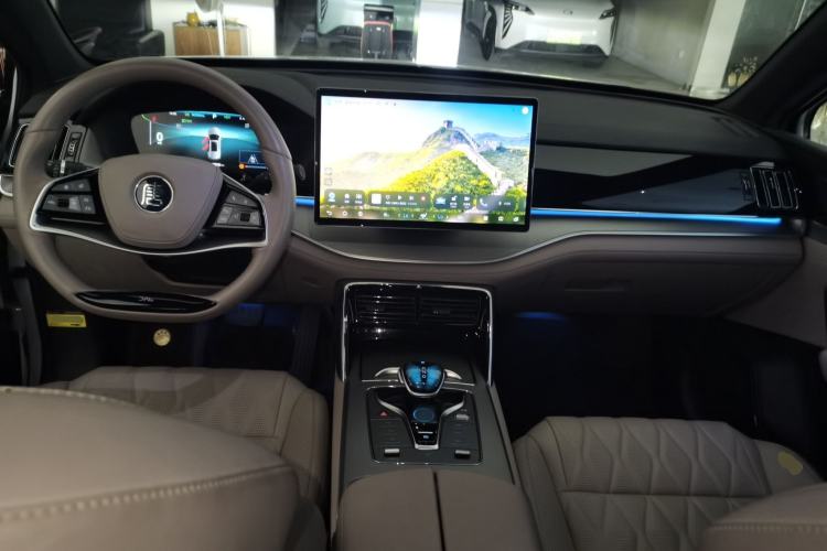 Used BYD Tang New Energy 2024 DM-i Glory Edition 112KM Prestige Model Center Console
