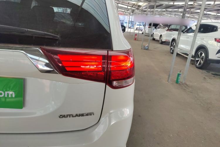 Used Mitsubishi Outlander 2021 Revised Version 2.0L Two-Wheel Drive Comfort Edition 5 Seats