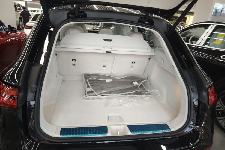 Used Mercedes-Benz EQE SUV 2024 500 4MATIC Luxury Edition Trunk