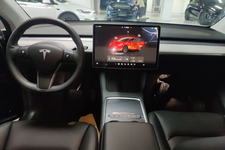 Used Tesla Model Y 2023 Long-Range All-Wheel-Drive Version Center Console