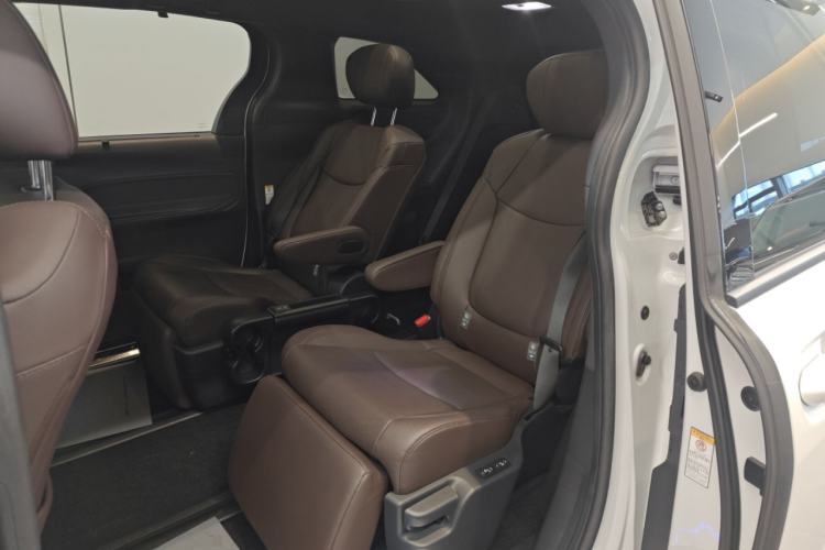 Used Toyota SIENNA 2021 2.5L Hybrid Platinum Edition Left Rear Seat