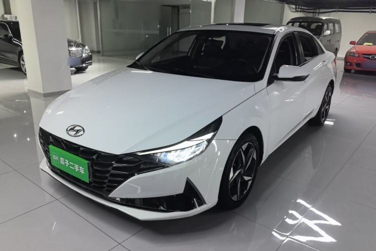 Hyundai Elantra 2021 1.5L CVT LUX Prestige Edition с пробегом