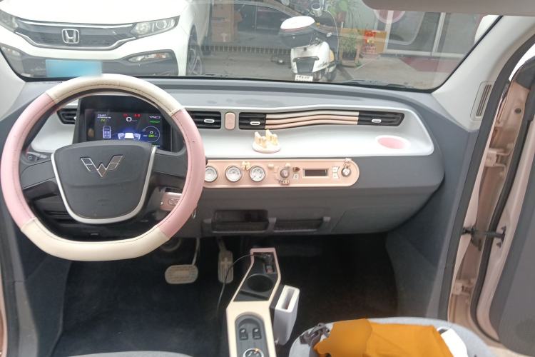 Used Wuling Hongguang MINIEV 2022 Macaron Premium Model – Lithium Ternary Battery Center Console