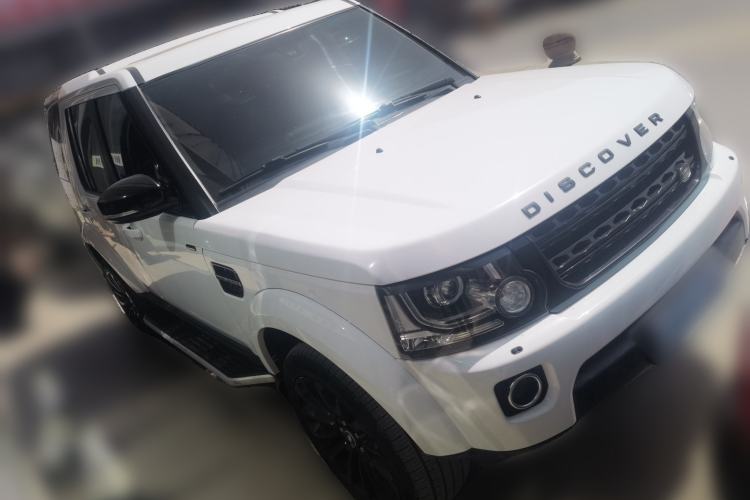 Used Land Rover Discovery 2014 3.0 SC V6 HSE Luxury Front Right 45 Deg