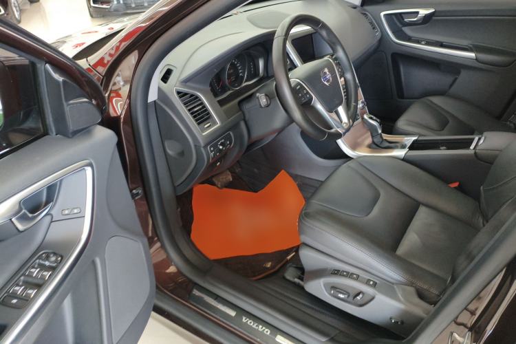 Used Volvo XC60 2017 T5 AWD Smart Upgrade Model
