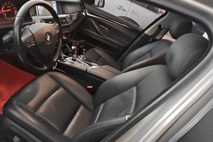 Used BMW 5 Series 2014 520Li Elegant Model
