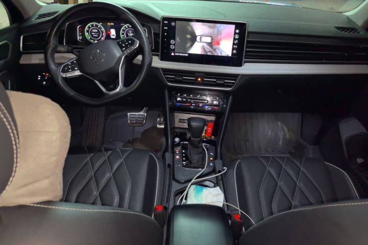 Used Volkswagen Tiguan L 2024 330TSI Automatic Two-Wheel Drive R-Line Enhanced Edition Center Console