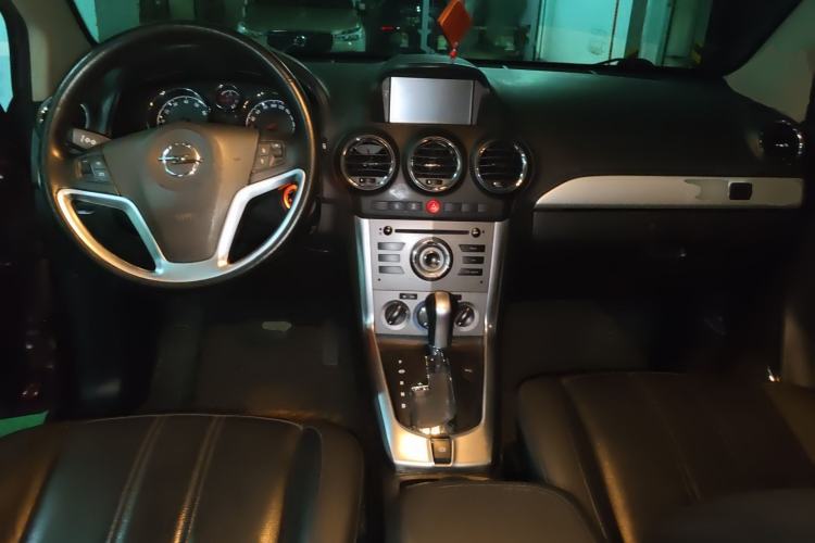 Used Opel Antara 2012 2.4L Two-Wheel-Drive Comfort Edition Center Console