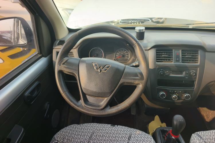 Used Wuling Rongguang S 2021 1.2L Base Model 7-Seater LSI
