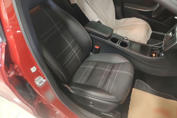 Used Mercedes-Benz A-Class (Import) 2015 A 200 Fashion Model
