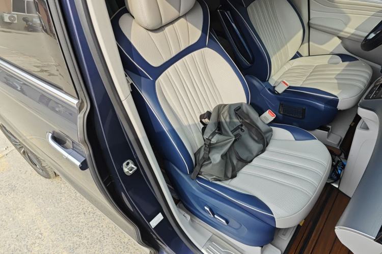 Used Roewe iMAX8 2021 400TGI Supreme Series Prestige Edition Right Front Seat