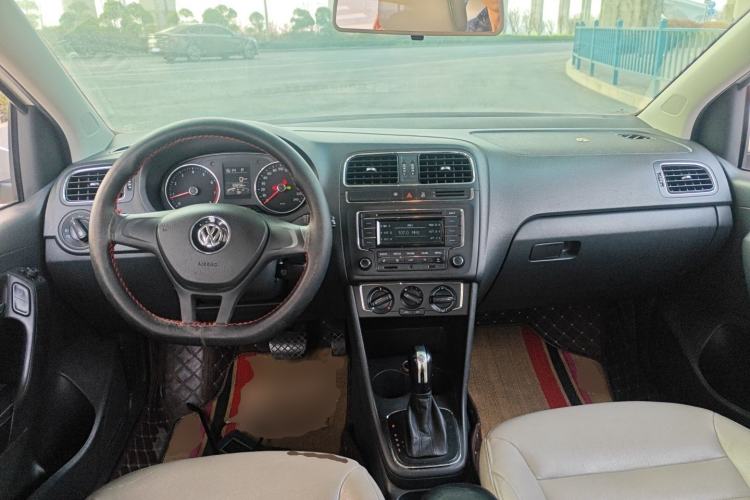 Used Volkswagen Polo 2014 1.6L Automatic Comfort Edition Center Console
