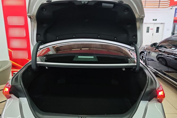 Used Toyota Avalon 2019 Dual-Engine 2.5L XLE Prestige Version China VI Standard
