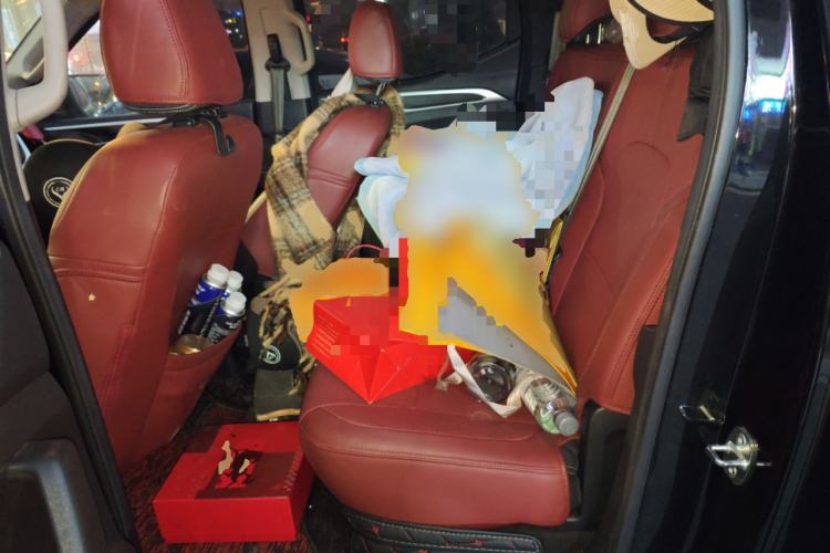 Used SAIC MAXUS T70 2021 2.0T Diesel Automatic 4x4 Advanced Version with Long Bed and High Ground Clearance Left Rear Seat