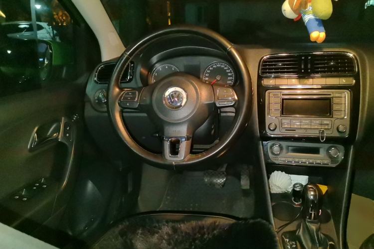 Used Volkswagen Polo 2013 1.4L Automatic Luxury Edition Steering Wheel