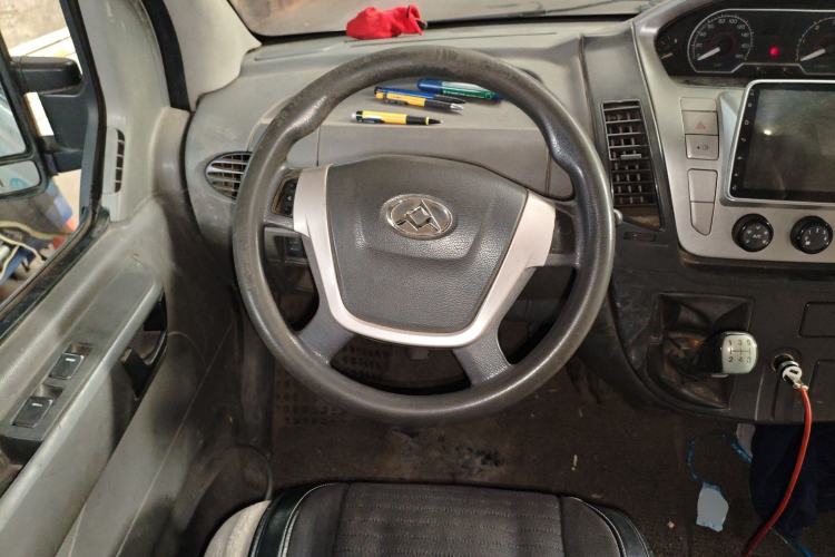 Used SAIC MAXUS Xintu V80 2017 2.5T 5-Speed Manual Aoyuntong National IV Short Wheelbase Ultra-Low Roof 5/6/10-Seater