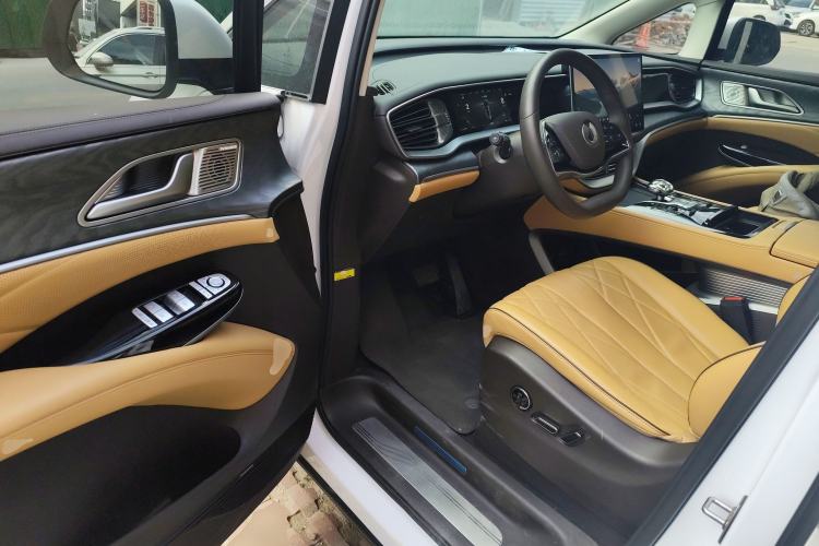 Used Denza D9 2024 DM-i 1050 Luxury Model