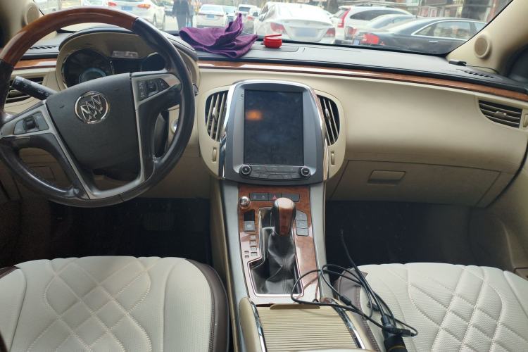 Used Buick LaCrosse 2011 2.4L SIDI Luxury Edition Center Console