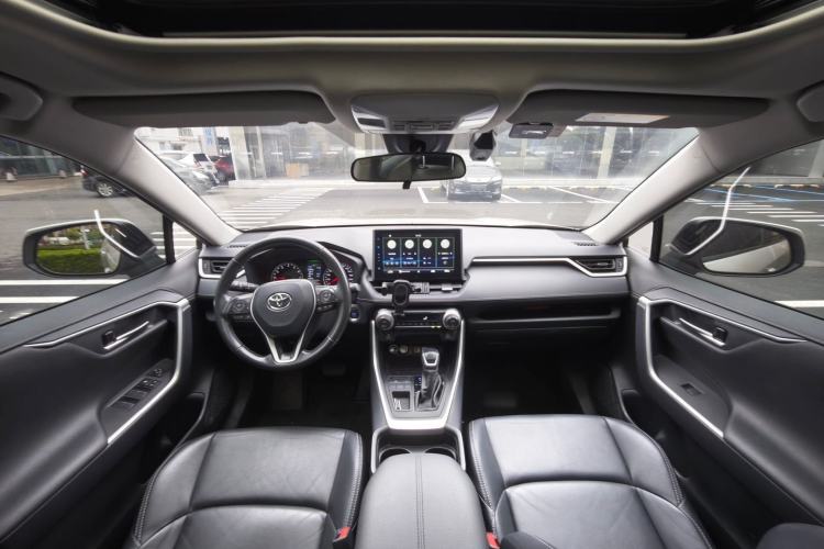 Used Toyota Wildlander 2021 2.0L CVT Two-Wheel Drive Luxury Edition Interior 2