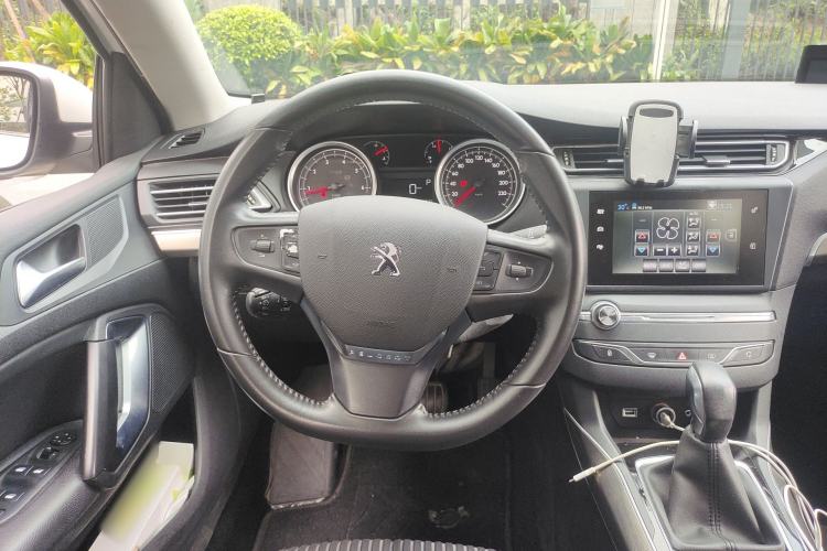 Used Peugeot 408 2015 1.2T Automatic Luxury Edition Steering Wheel