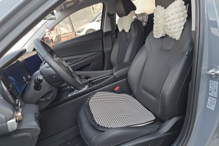 Used Hyundai Elantra 2022 1.5L CVT LUX Prestige Edition
