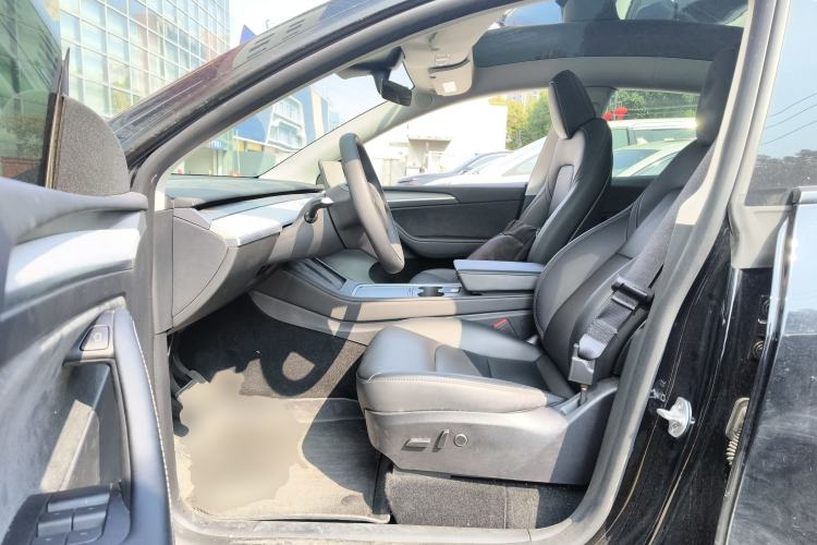 Used Tesla Model Y 2023 Long-Range All-Wheel-Drive Version