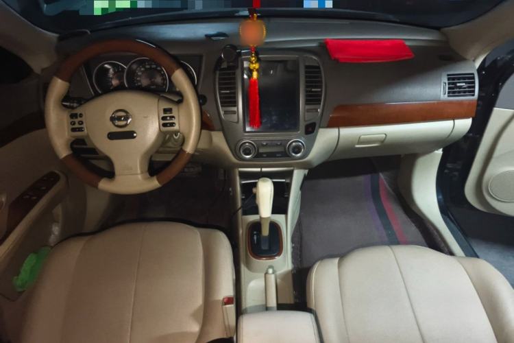 Used Nissan Sylphy 2012 Classic 1.6XE Automatic Comfort Edition Center Console