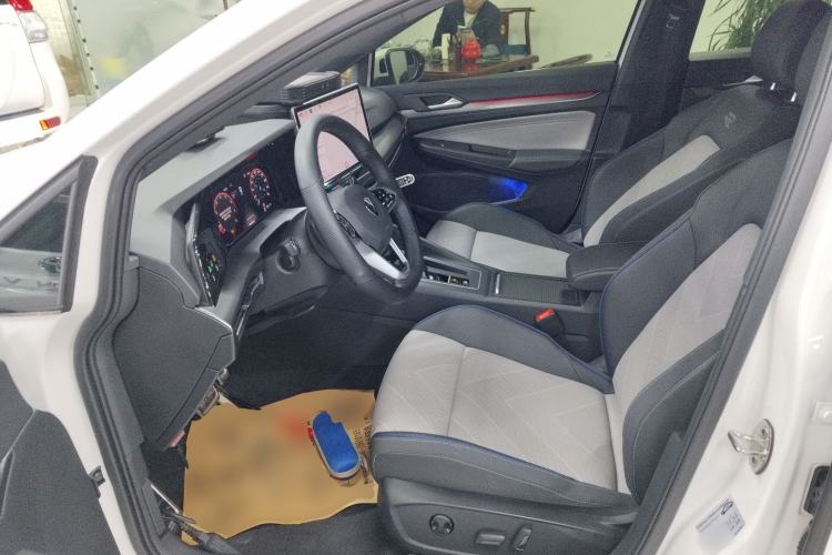 Used Volkswagen Golf 2025 300TSI R-Line Left Front Seat