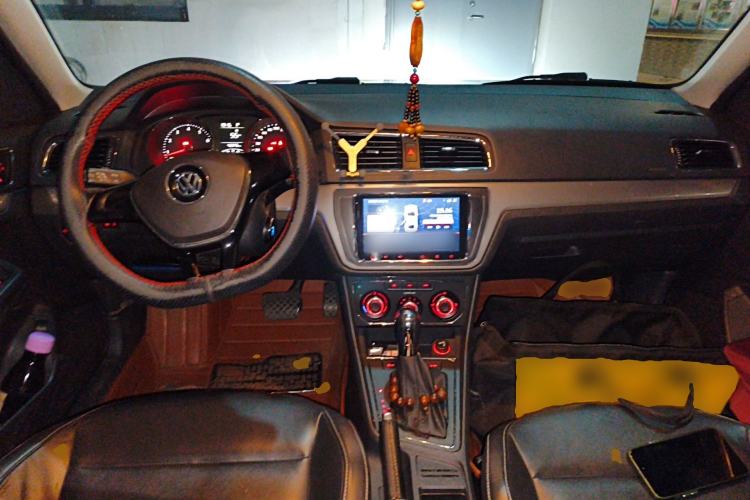 Used Volkswagen Lavida 2015 1.6L Automatic Comfort Edition Center Console