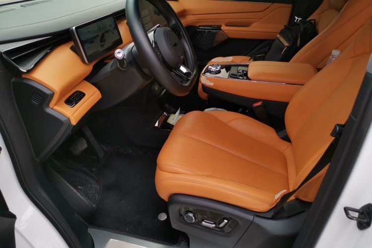 Used Geely Galaxy LEVC L380 2024 140-Degree 6-Seater All-Wheel-Drive Ultra