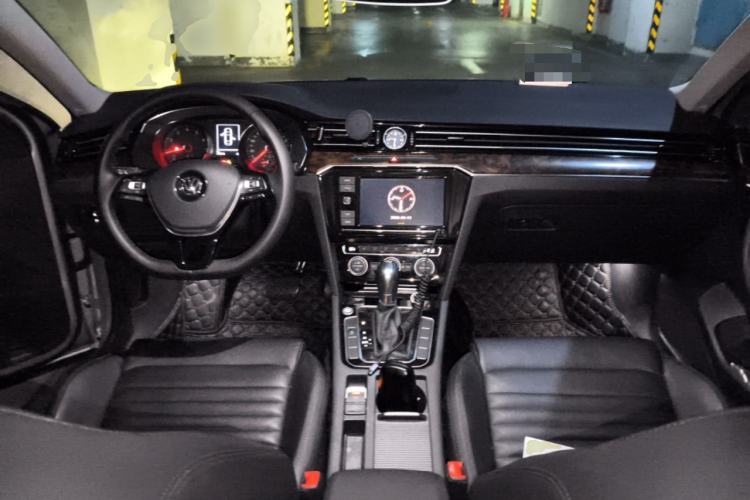 Used Volkswagen Magotan 2019 330TSI DSG Luxury Model China V Standard Center Console