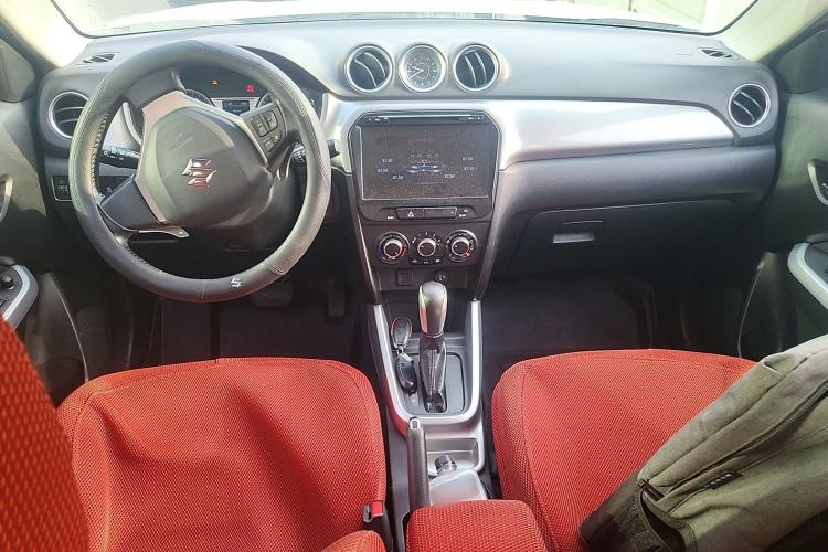 Used Suzuki Vitara 2016 1.4T Automatic Two-Wheel Drive Elite Model Center Console