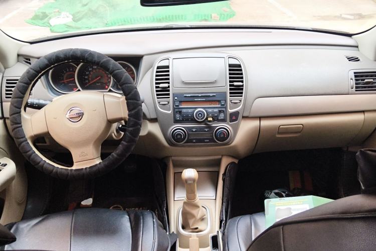 Used Nissan Sylphy 2016 Classic 1.6XE Manual Comfort Edition Center Console