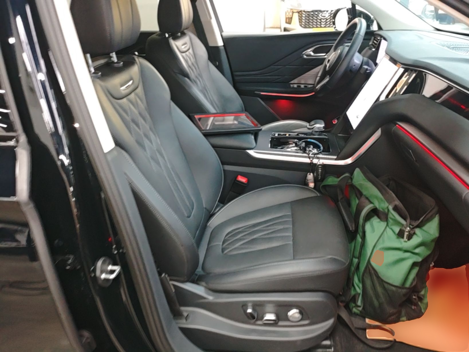 Hongqi HS7 PHEV 2024 2.0T PHEV Four-Wheel Drive Flagship Edition 7 Seats — снимка 19