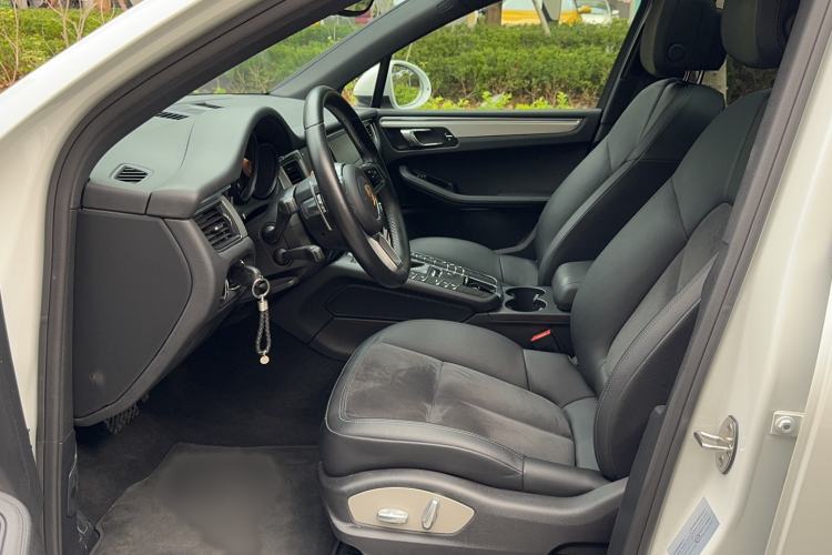 Used Porsche Macan 2017 Macan 2.0T Interior 1