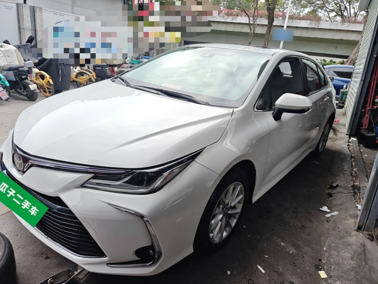 تحت مقدمة السيارة