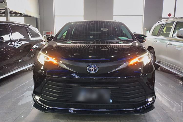 Used Toyota SIENNA 2021 2.5L Hybrid Comfort Edition Front
