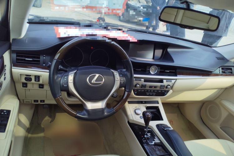 Used Lexus ES 2013 250 Elegant Edition Center Console
