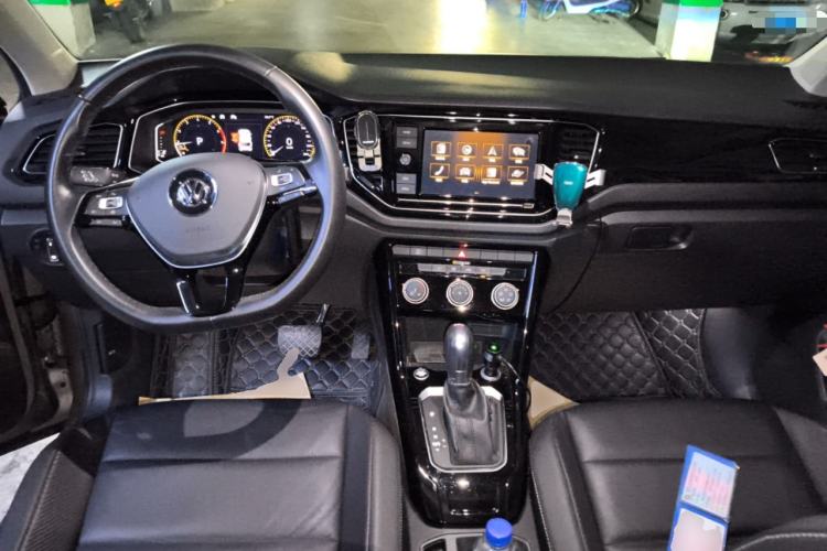Used Volkswagen T-ROC 2019 280TSI DSG Two-Wheel Drive Comfort Version China VI Standard Center Console