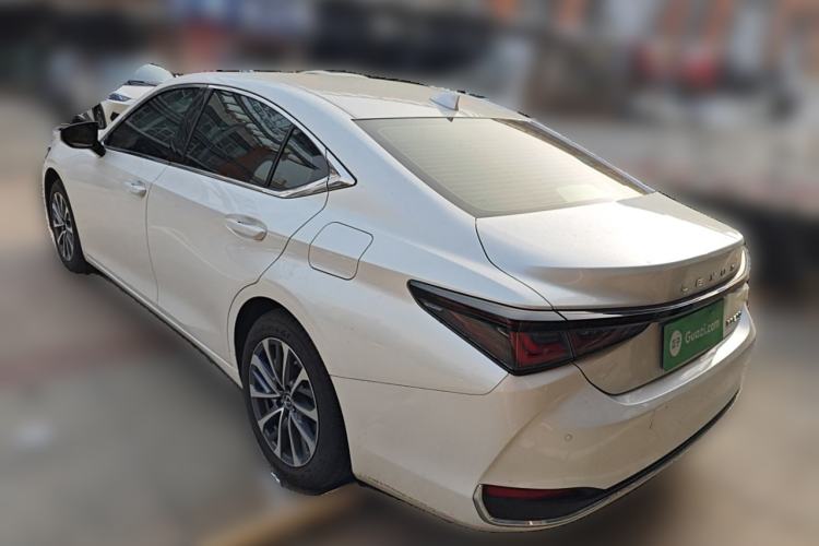 Used Lexus ES 2025 200 Premium Edition Rear Left 45 Deg