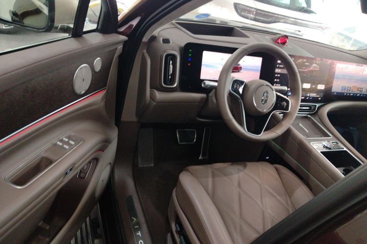 Used Hima AITO M9 2025 Extended-Range Ultra Version 52 kWh 6-Seater
