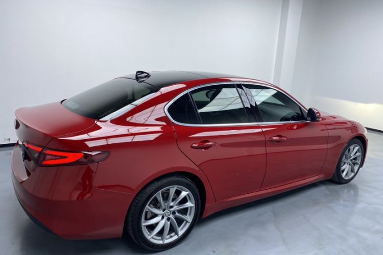 Used Alfa Romeo Giulia 2017 2.0T 200HP Luxury Edition
