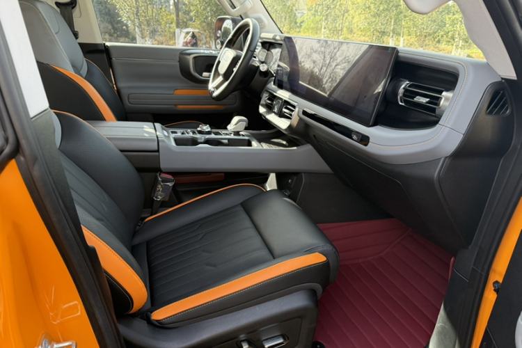 Used BAIC Off-Road BJ40 2024 2.0T All-New Urban Hunter Edition Chivalrous Style
